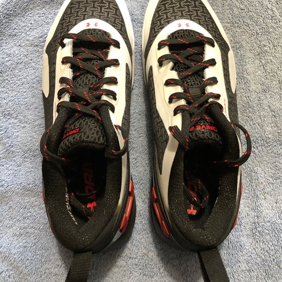 Men’s Under Armour Clutch 2 Shoes. Black / White. Size 9 Men’s. Never Worn - Picture 2 of 10